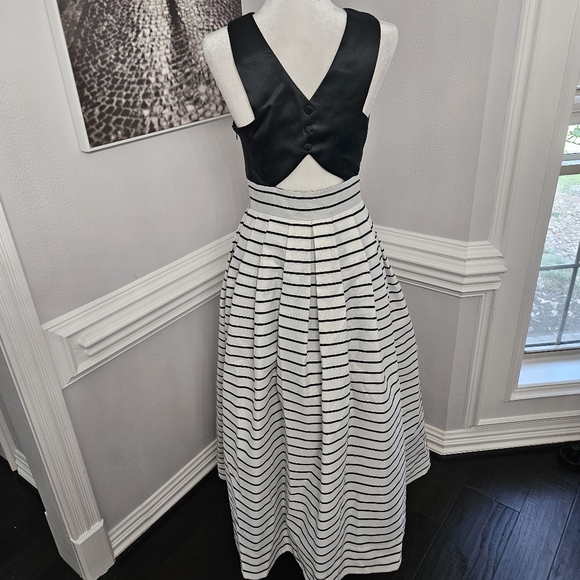 Ever Beauty Women’s 6 Gown black/white/gold Y2K Ball Gown - Picture 7 of 11